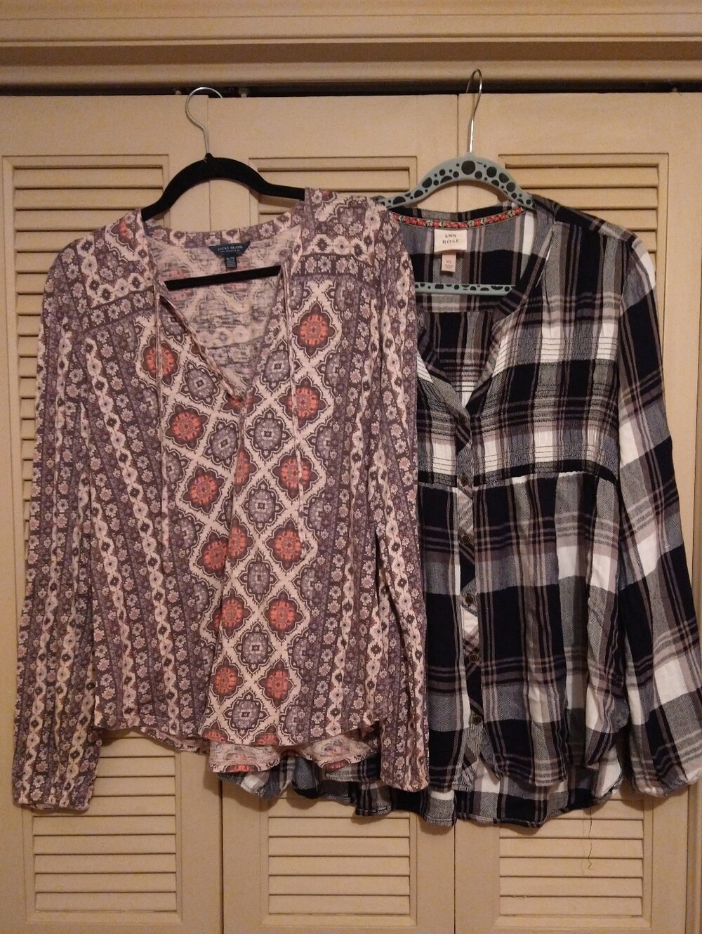 Two V-neck Blouse 🤎lucky Brand+Knox Rose🤎size XL